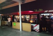 Bowí da servicio mientras siga llegando gente