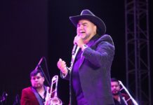 Brinda El Mimoso noche de mucho ritmo en el Teatro del Pueblo de la feria de santa Rita