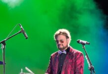 Emociona Aleks Syntek en el Teatro del Pueblo de la Feria de Santa Rita