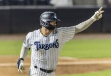 Dylan Jasso a la defensiva salva el juego en la novena y empata con doblete productor el juego en la décima